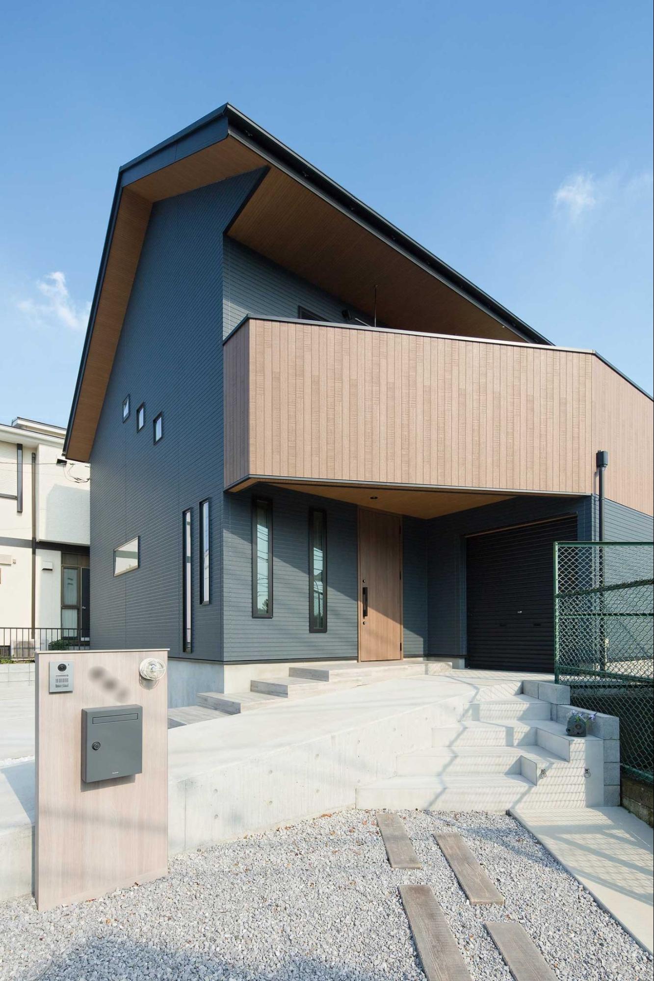 建築事例.3　玄関とつながるバイクガレージ