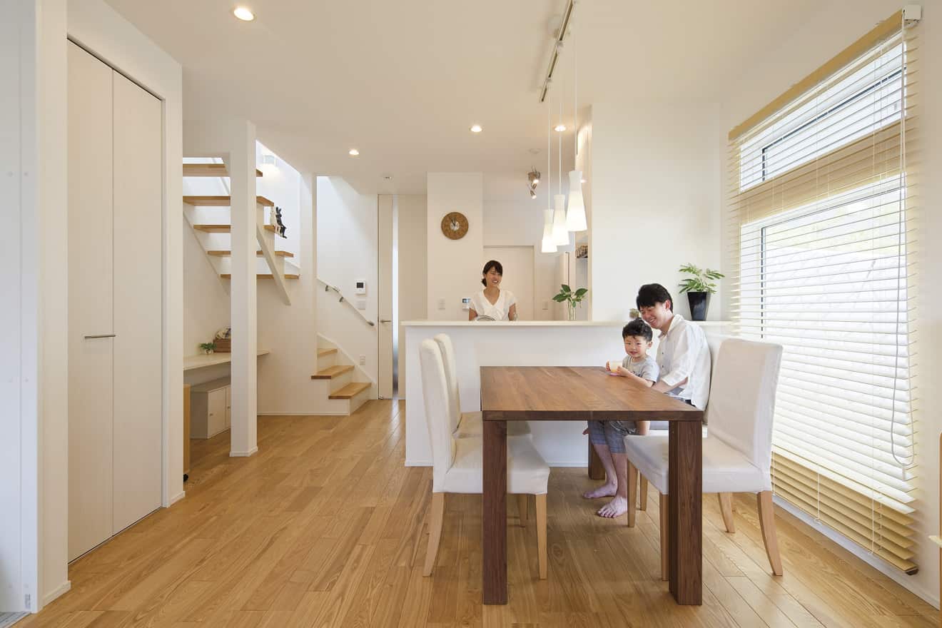 建築事例.3　階段下を有効活用したスタディコーナー