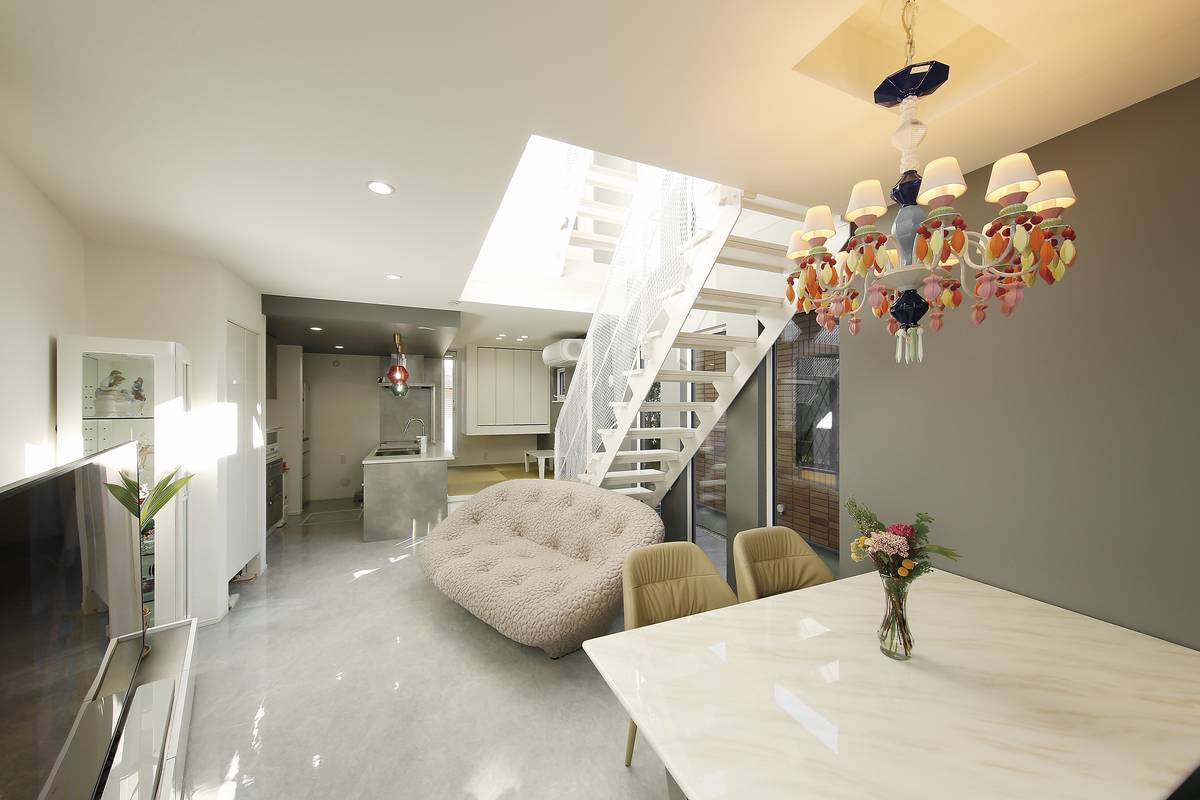 建築事例.3　緩やかにゾーニングするソファの配置