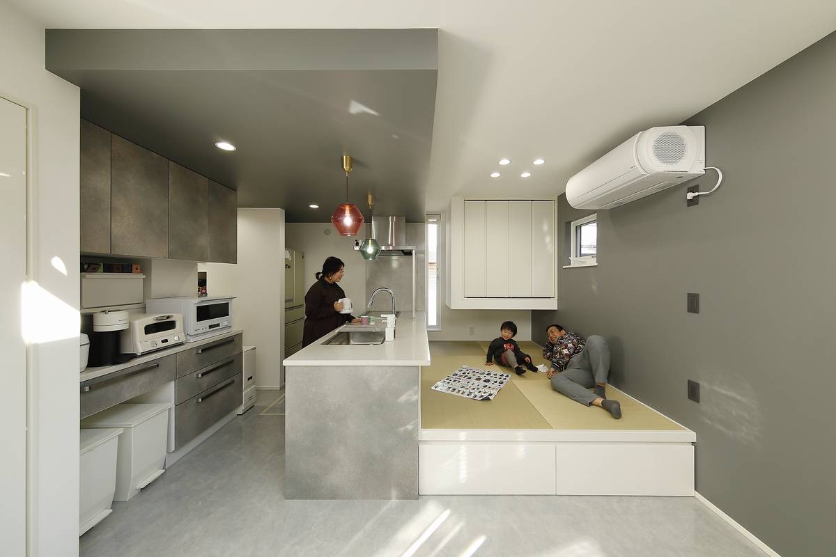 建築事例.1　キッチンと対面の小上がり畳コーナー